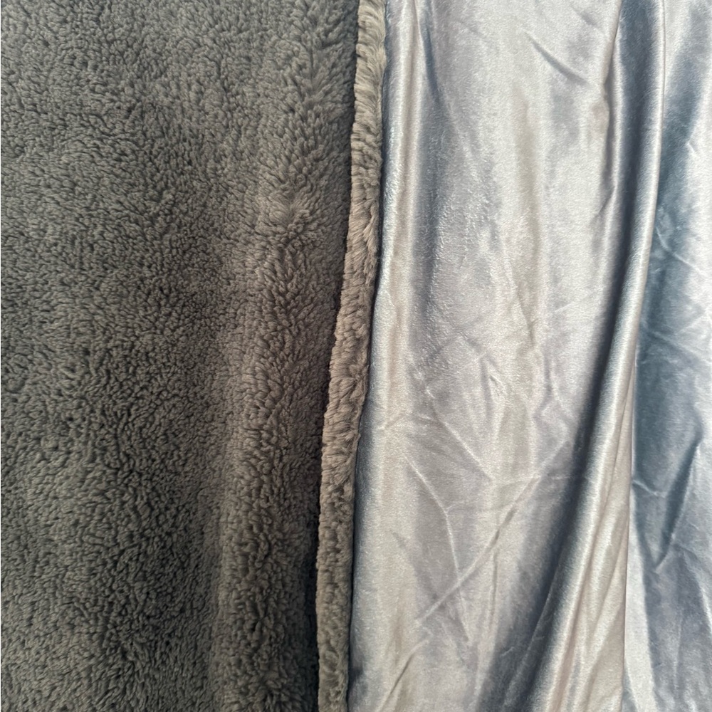 Reversible Sherpa and Velvet Blanket